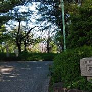 高台にあり見晴らしがよい公園