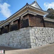 松山城二の丸邸跡地を整備した庭園