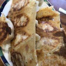 焼き餃子…もちろん羽根付きだ