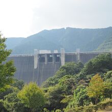 宮が瀬ダムが見えました。