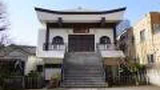 鳥居派の始祖である鳥居清信の墓