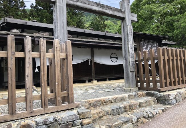 木曽十一宿の始まり、贄川宿は関所が再建されているだけでした。