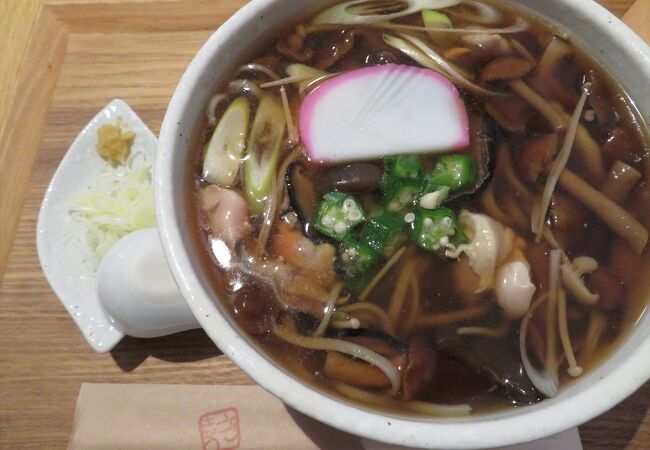 住宅街の気軽に入れる手打ちそばのお店