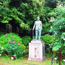 鳩山一郎の像