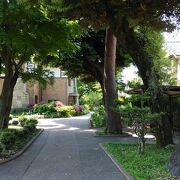閑静な場所に建つ洋館