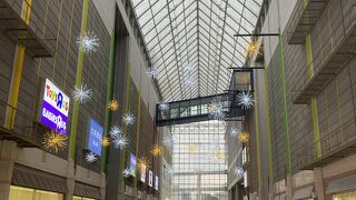 ウォーターフロントの一大ショッピングゾーンです。