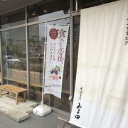 ホテルで教えてもらったそばの人気店です。