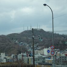 測量山　あの上の展望台からの景色は素晴らしいのだろな