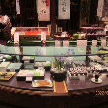 整然と並んだ和菓子