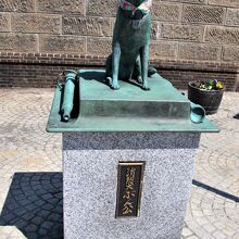 消防犬ぶん公の銅像