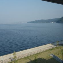 海側、高層階なら街側も夜景が良いかも。