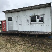 プレハブの海の家