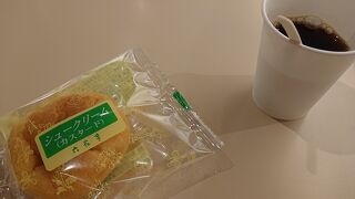 小樽運河店の六花亭