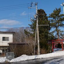 駅前は民家２軒だけ