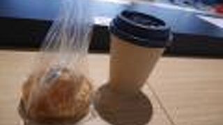 パンを買うとコーヒー無料。