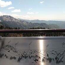 西穂高口駅展望台からの焼岳＆乗鞍の眺めです。