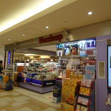 新千歳空港ターミナルビル２階に入っています