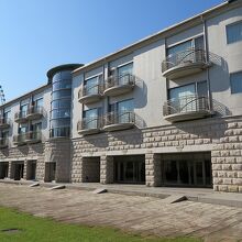 客室数29、全室バルコニー付きの小ぢんまりしたホテルです