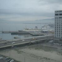 部屋からの函館港の様子。見える船は青函連絡船記念館摩周丸。