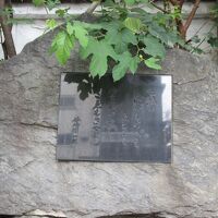 駐車場に「谷崎潤一郎文学碑」があります