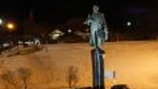 基坂の途中、公園のようになっています