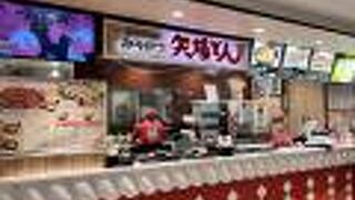 フードコートのUMEDA FOOD HALLを利用