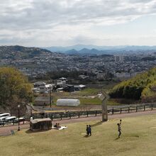 眼下に石匠の里公園と讃岐平野。