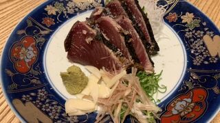 わら焼き鰹たたき　5切れ980円　塩とタレ両盛り12切れ1780円