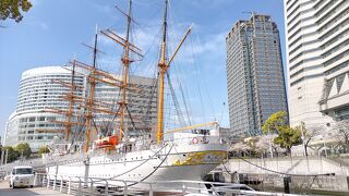 最高に美しい真っ白の帆船