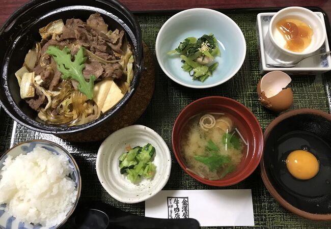 お肉屋さんの食事処