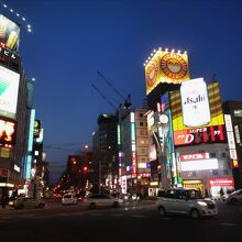 夜な夜な人が湧いてくる街