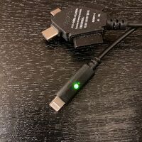 部屋の備品の携帯電話充電器