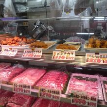 並べられた揚げ物総菜