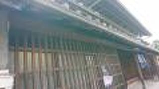 「笹加」の屋号で営業していた、絞問屋の跡