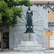 四天王寺中高の門の先にあります