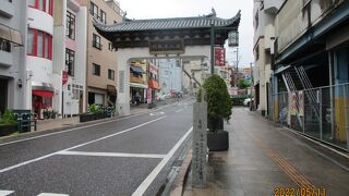 誘導門の先の門