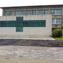 この右の碑は、2021年11月24日に設置