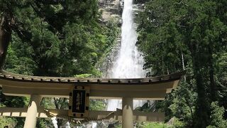 階段UPDOWNした疲れをいやす光景