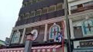 浅草ならではの演出も