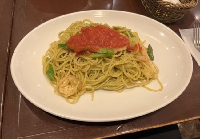 海老とアスパラガスのポルトフィーノ風スパゲッティ！