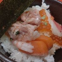 この時期故か料理は小鉢、海鮮丼は自作で