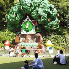 ちびっこが大好きなさらくり時計です。