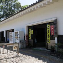 研修館という建物には展示品がありました