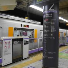 駅ホームにて。