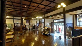 朝から入れる風情ある温泉　周りは歓楽街