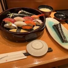 本日のにぎり1.5人前と手巻き寿司1本