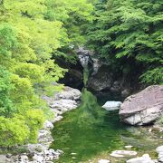 透明度の高い川が織りなす渓谷美