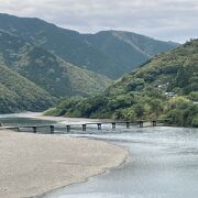 沈下橋のある風景が良く似合う四国最長の清流