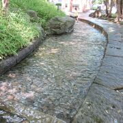 水の流れる子供たちの遊び場