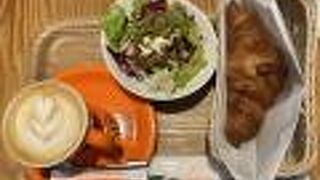 地元のリーズナブルなカフェチェーン